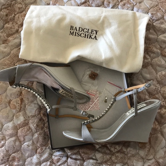 Badgley Mischka Deidra Silmet Fancy Wedge Heels - Picture 6 of 8